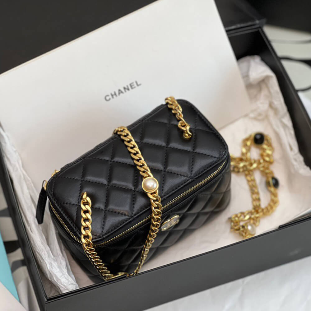 Ch*el vanity with chain