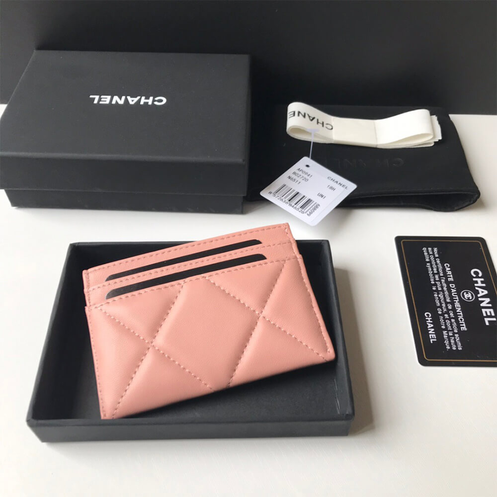 Ch*el 19 card holder