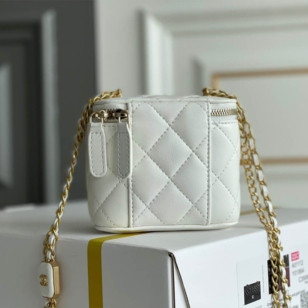 Ch*el small vanity with chain