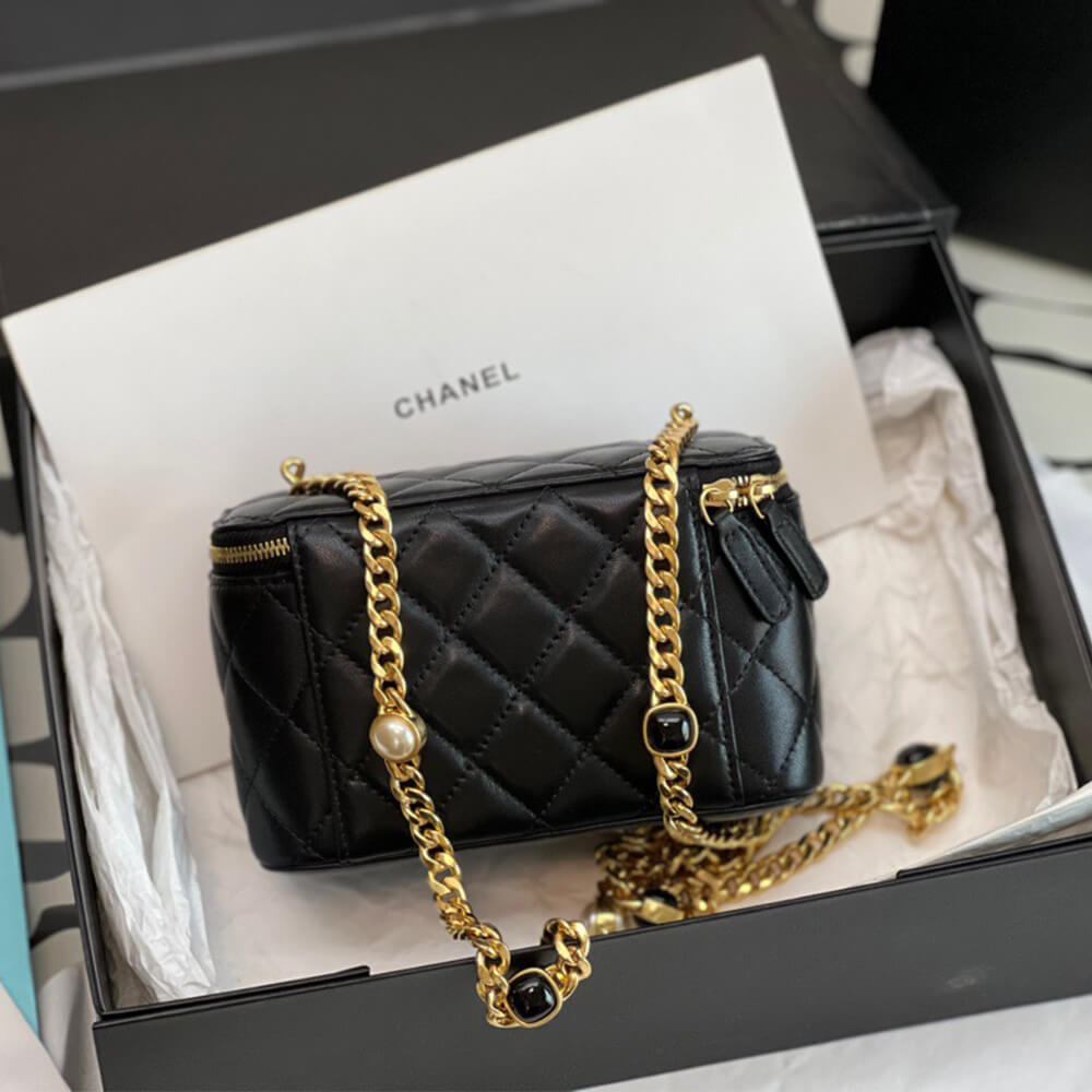 Ch*el vanity with chain