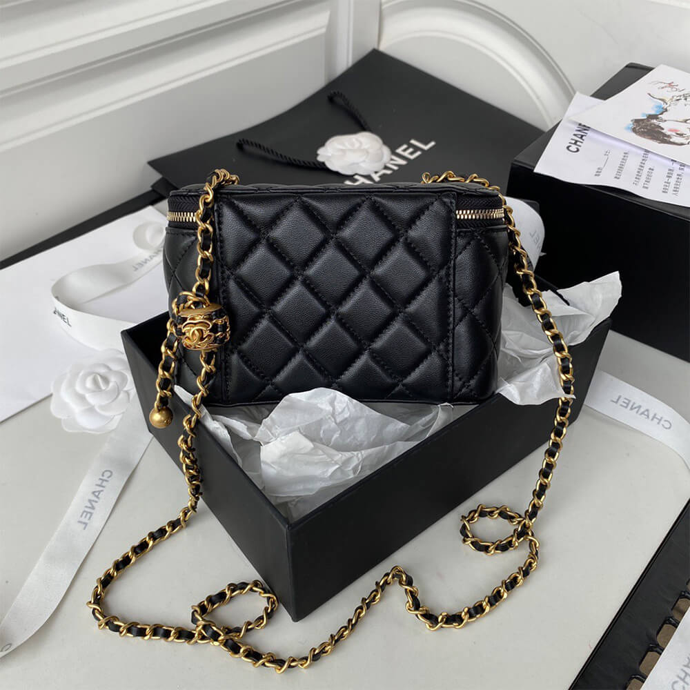 Ch*el vanity with chain