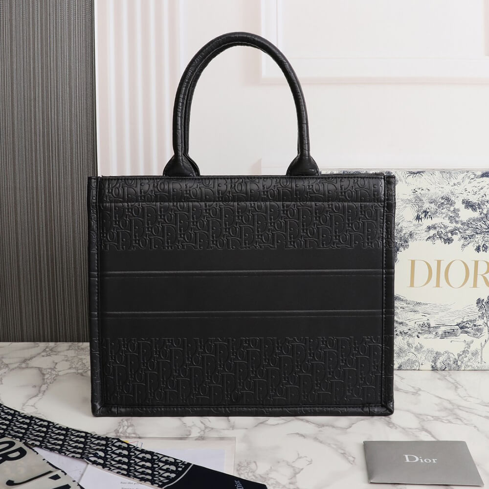 medium D*or book tote