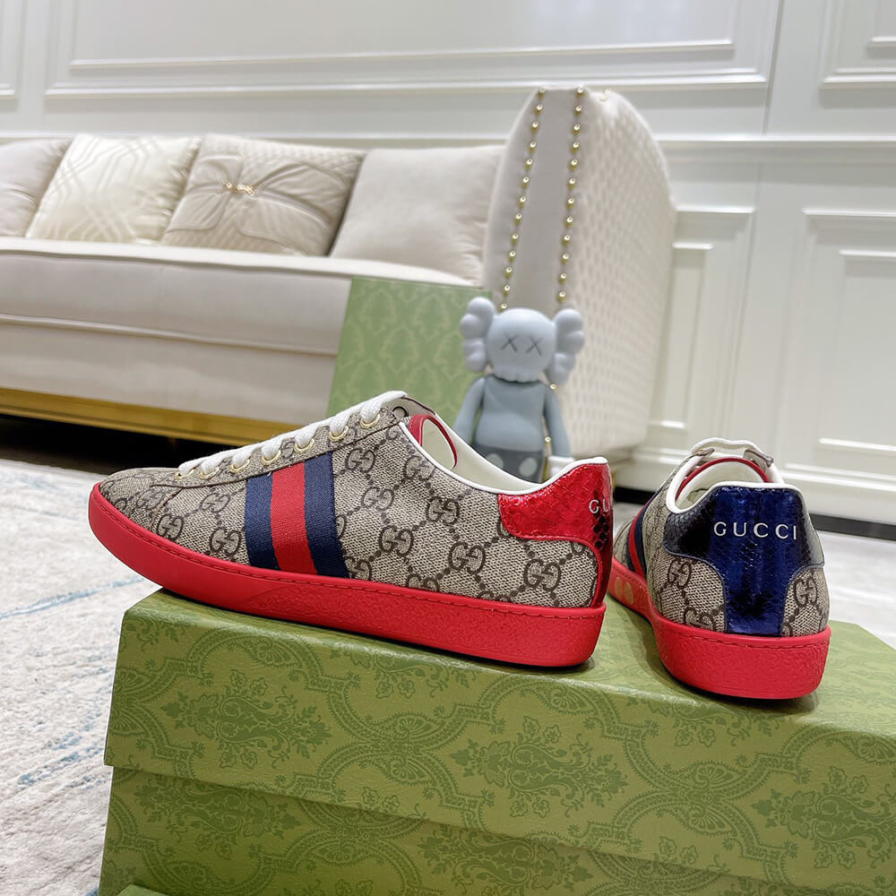 ace gg S*p*e sneaker with bees