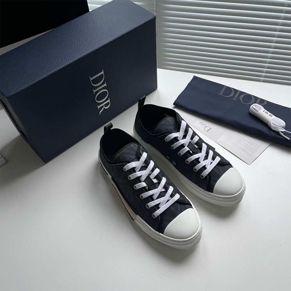 B23 LOW-TOP SNEAKER