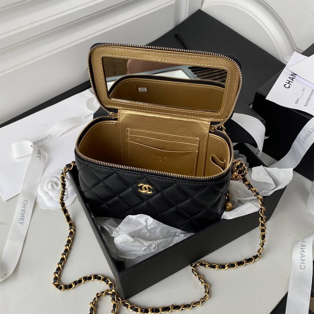 Ch*el vanity with chain