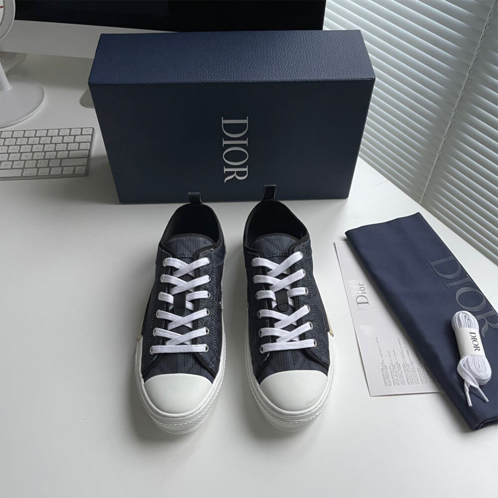 B23 LOW-TOP SNEAKER