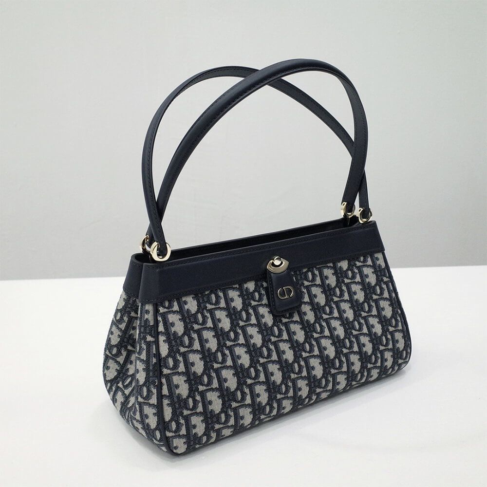 medium D*or key bag