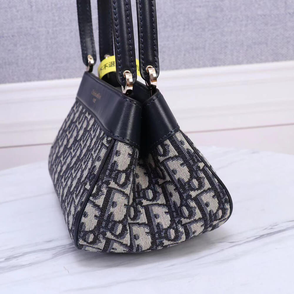 small D*or key bag