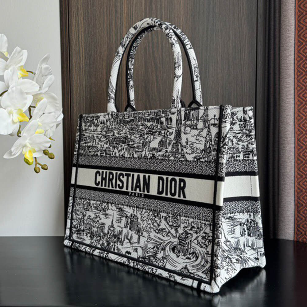 medium D*or book tote
