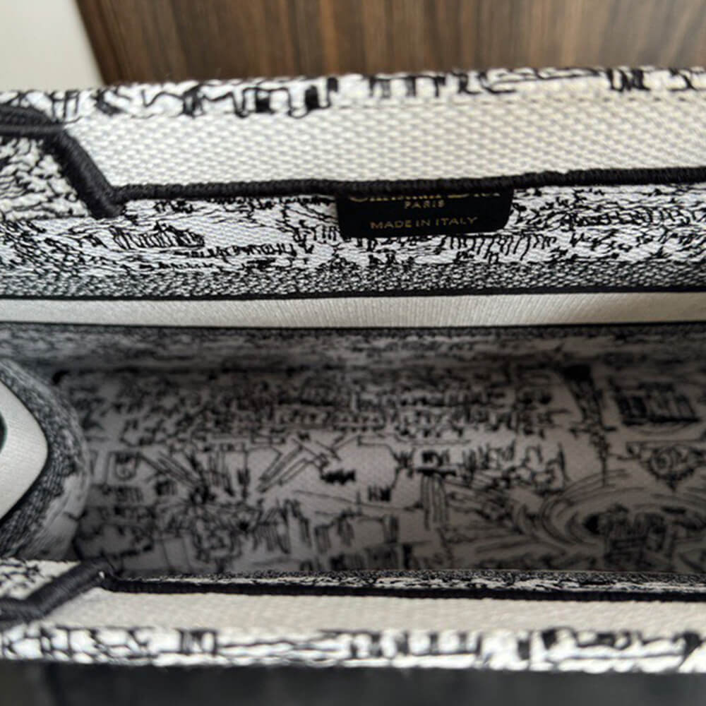 medium D*or book tote