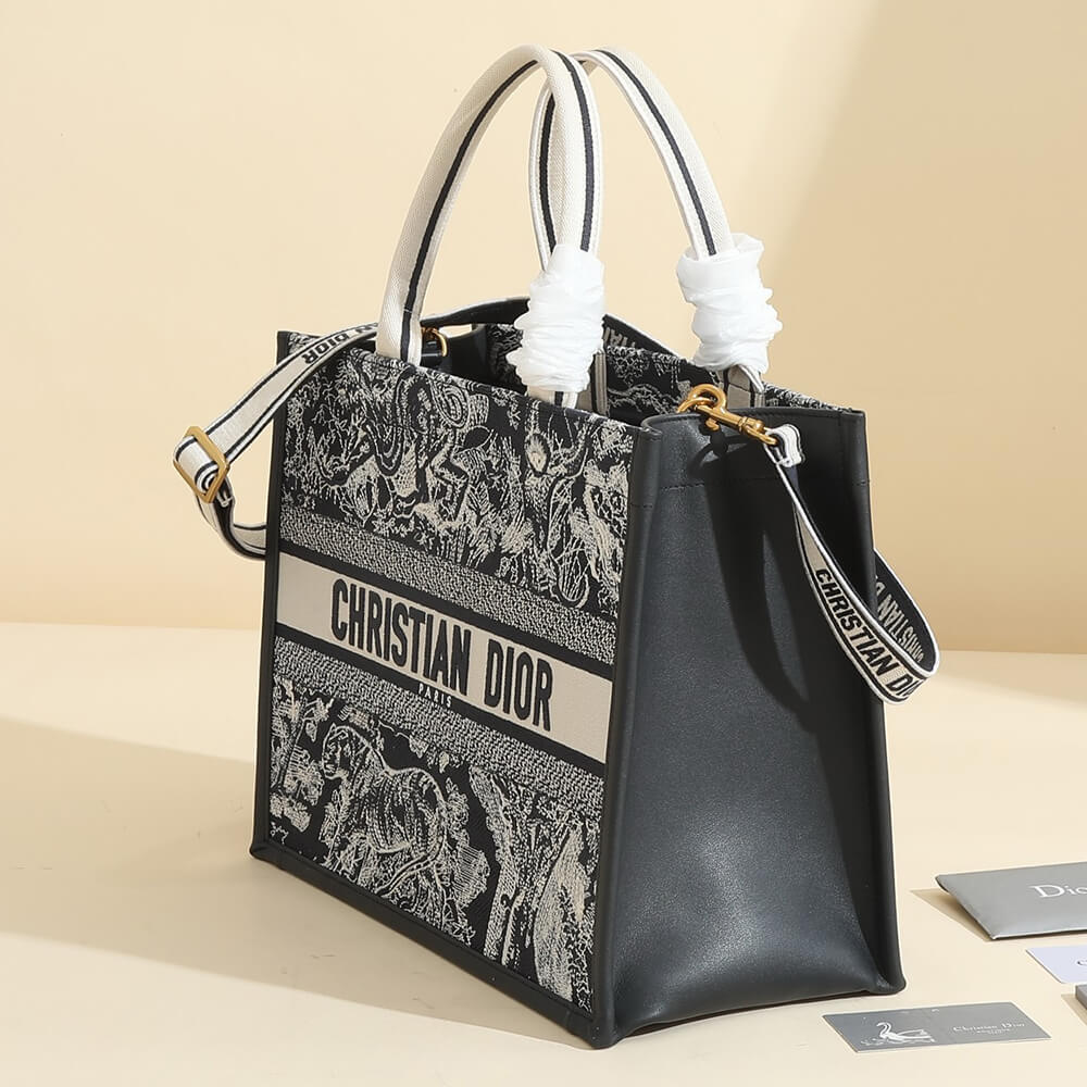 medium D*or book tote