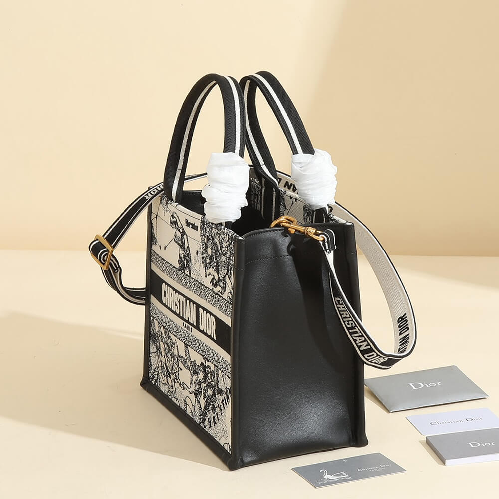 small D*or book tote