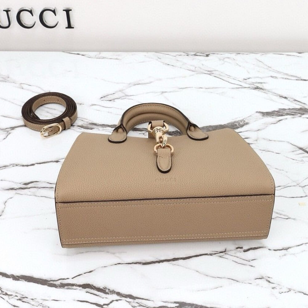 G*u*i small tote bag with hook closure