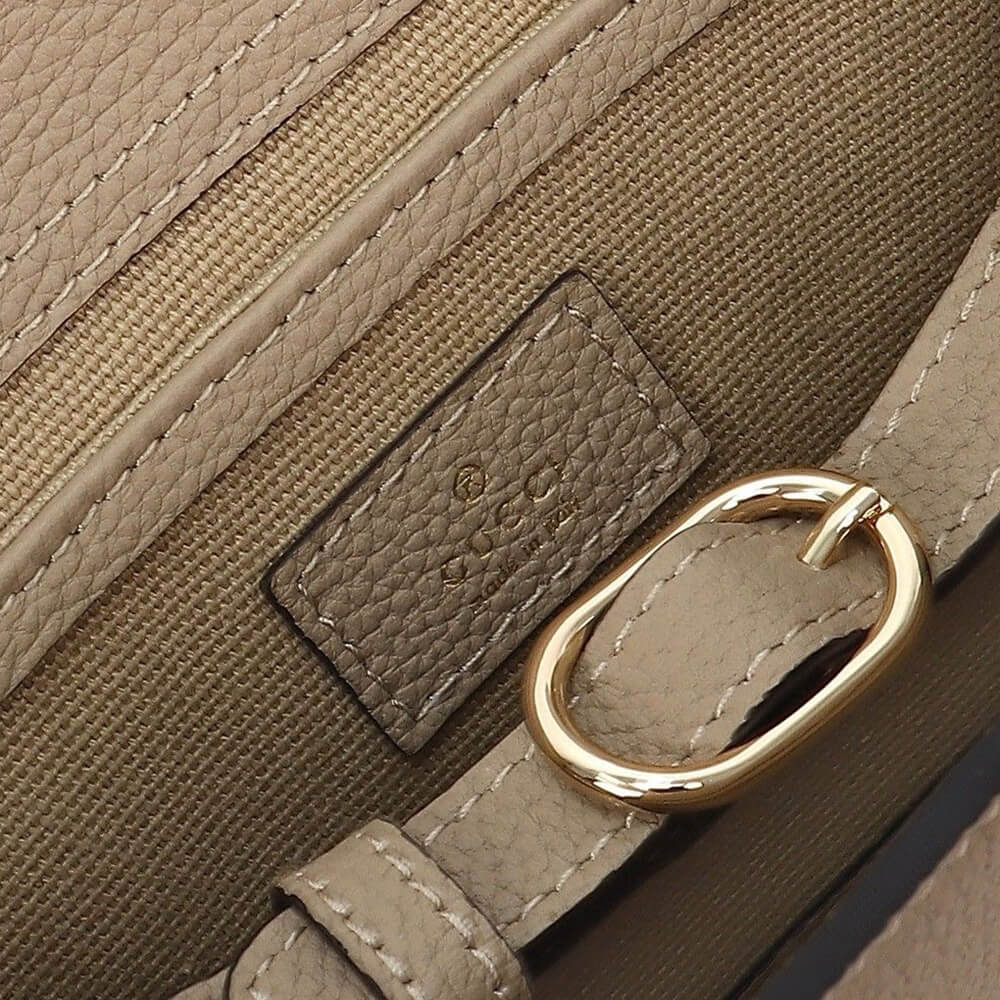 G*u*i small tote bag with hook closure