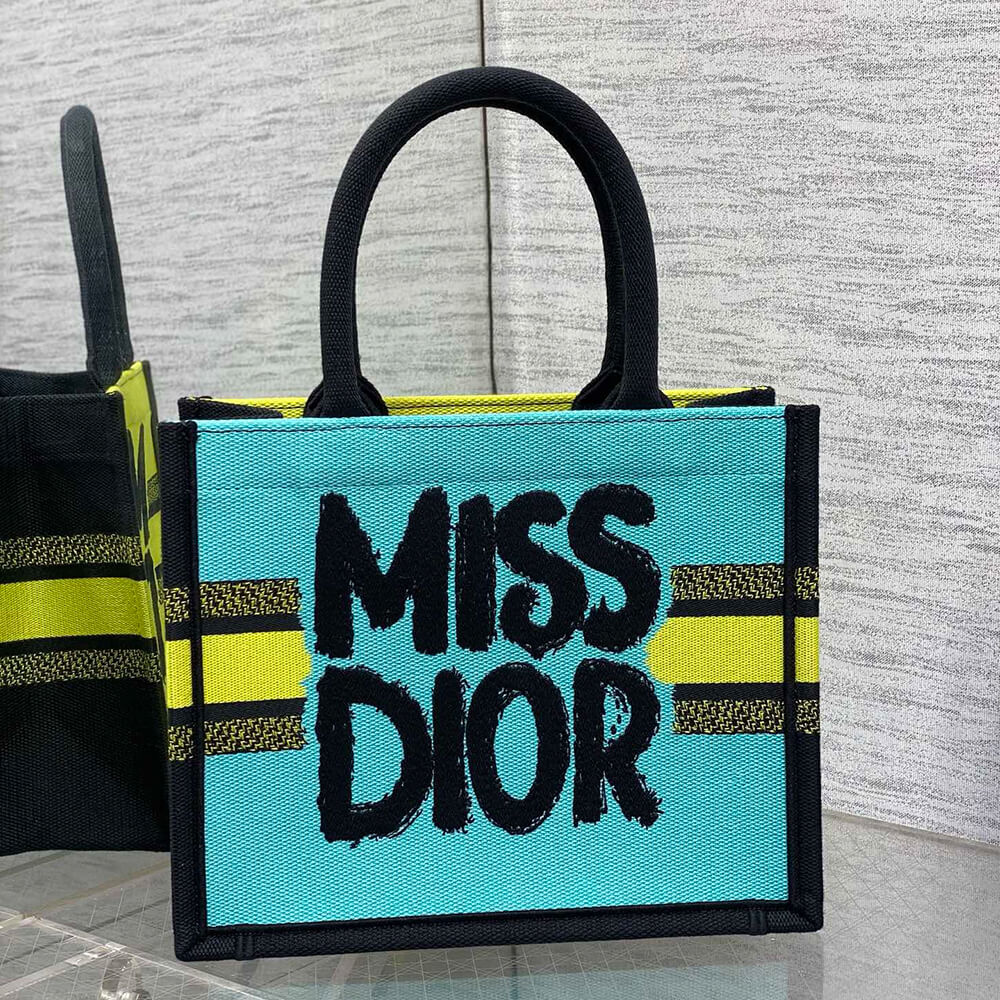 small D*or book tote