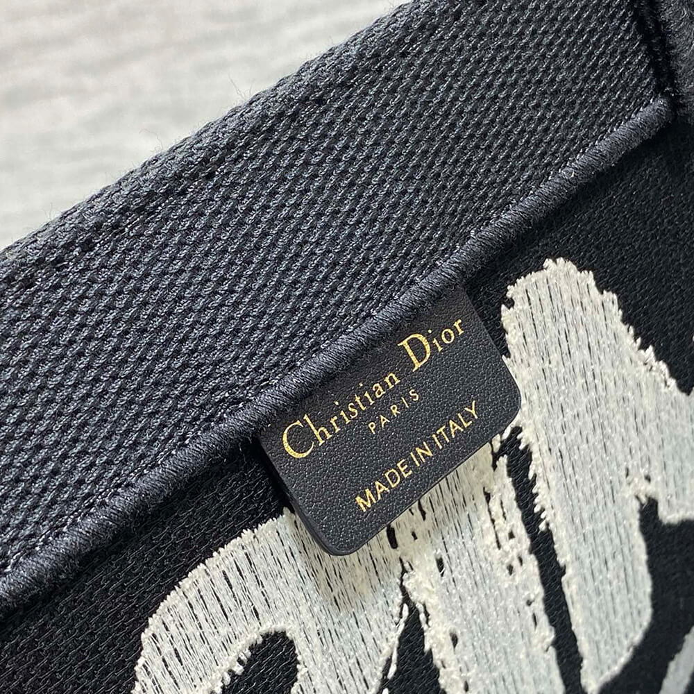 medium D*or book tote